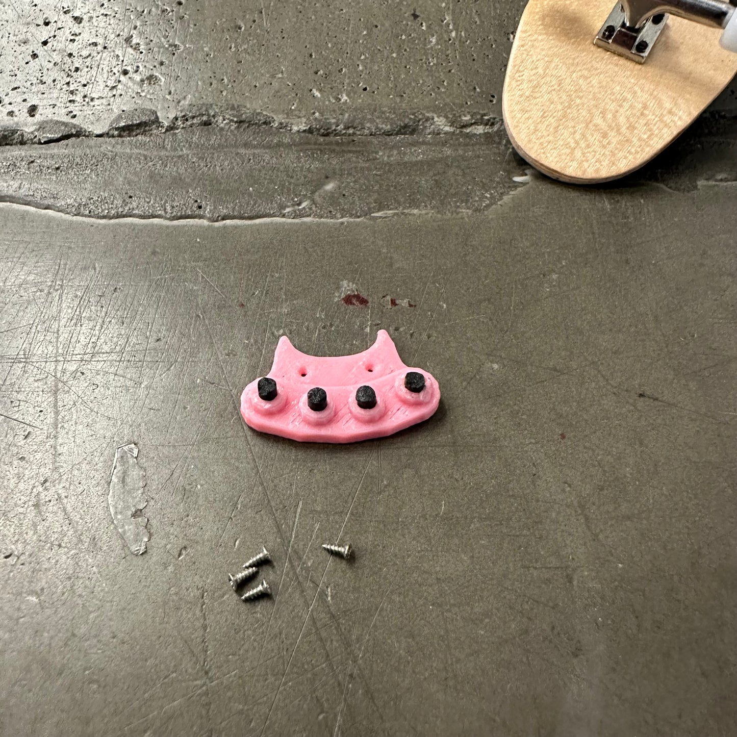 Tail Devil for Fingerboard