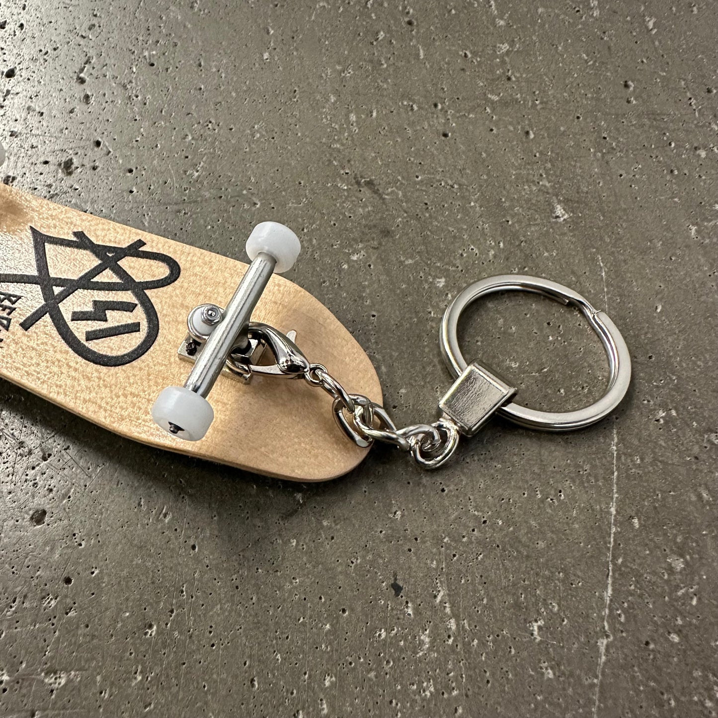 Keychain for your Fingerboard