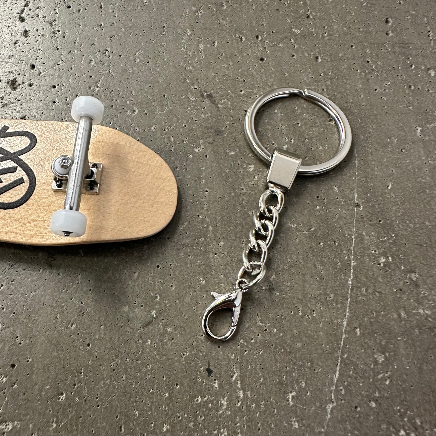 Keychain for your Fingerboard