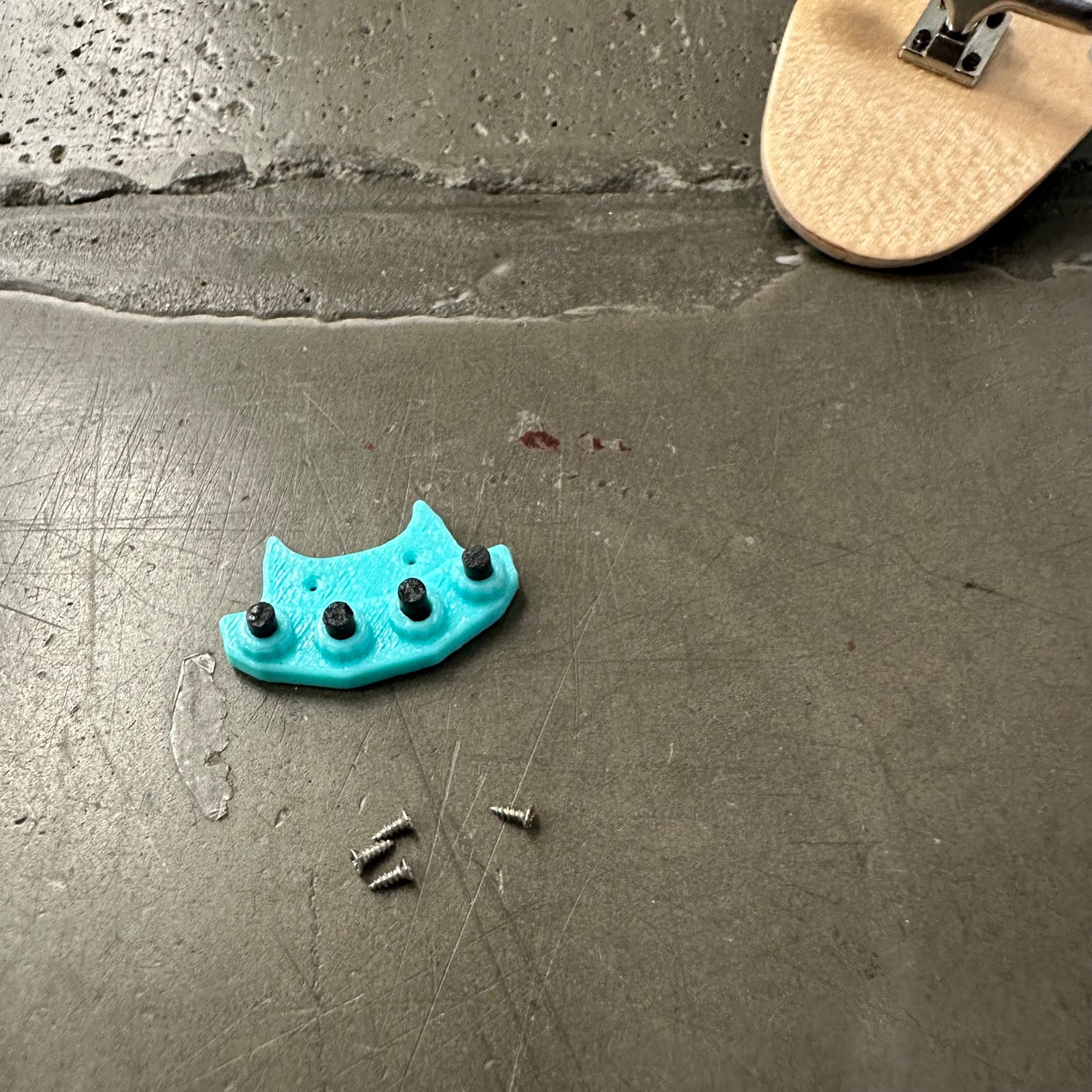 Tail Devil for Fingerboard