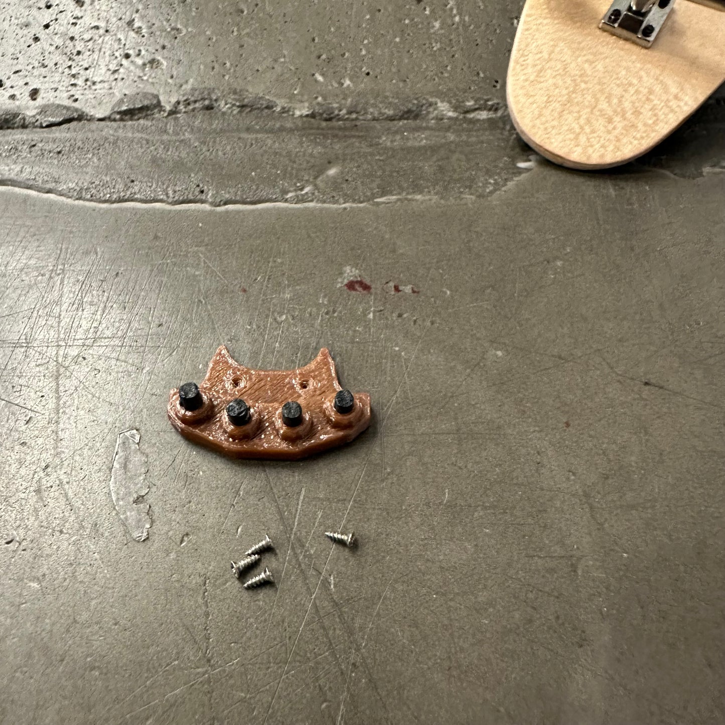 Tail Devil for Fingerboard