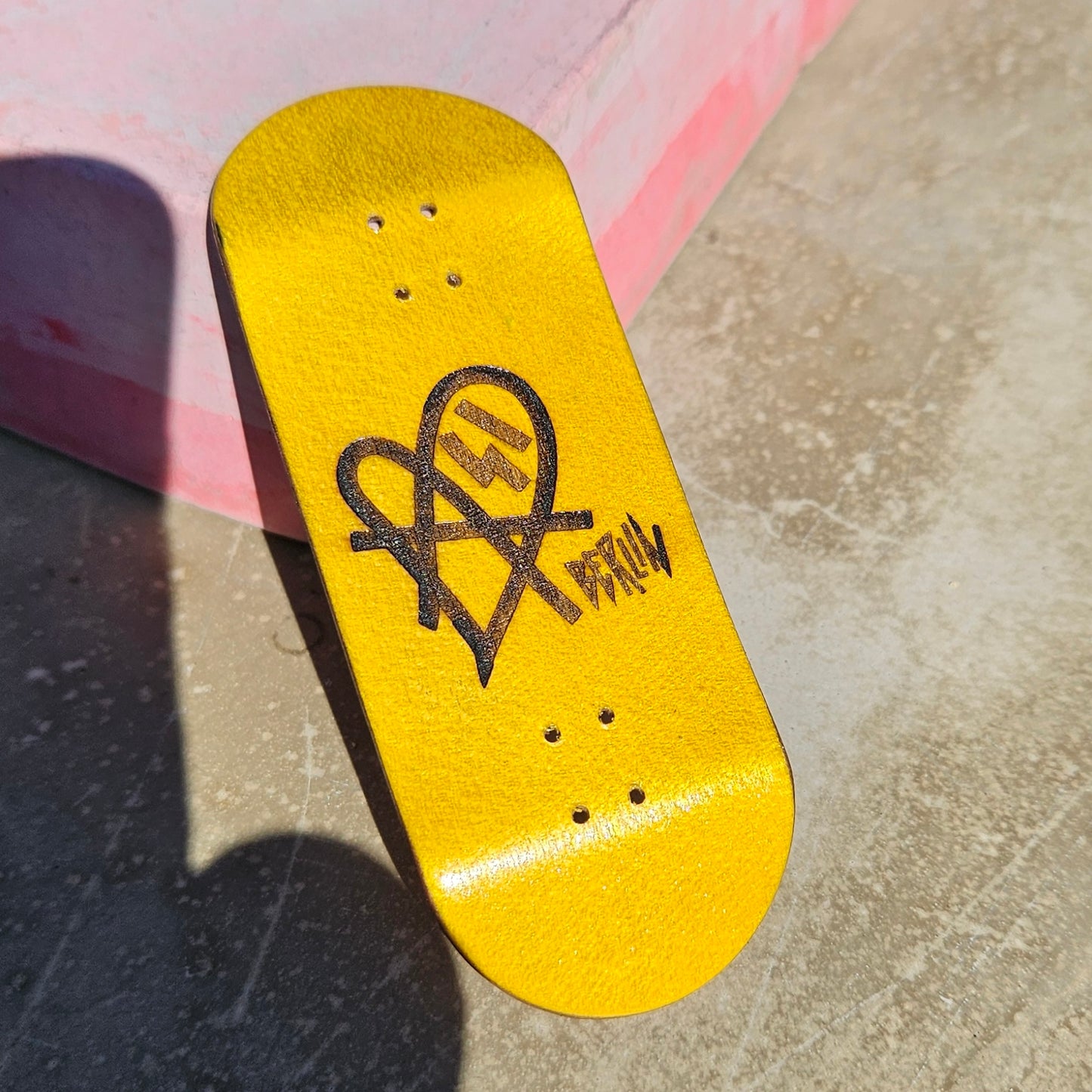 Mike FIngerboard´s X Asi Collaboration