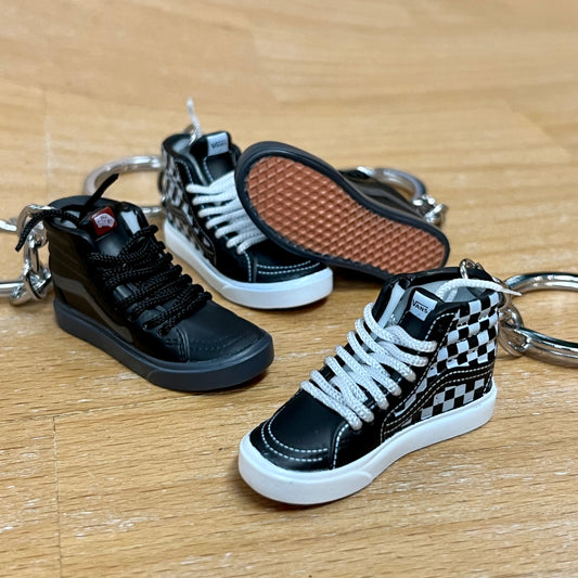 Shoe Keychain "Off The Wall"